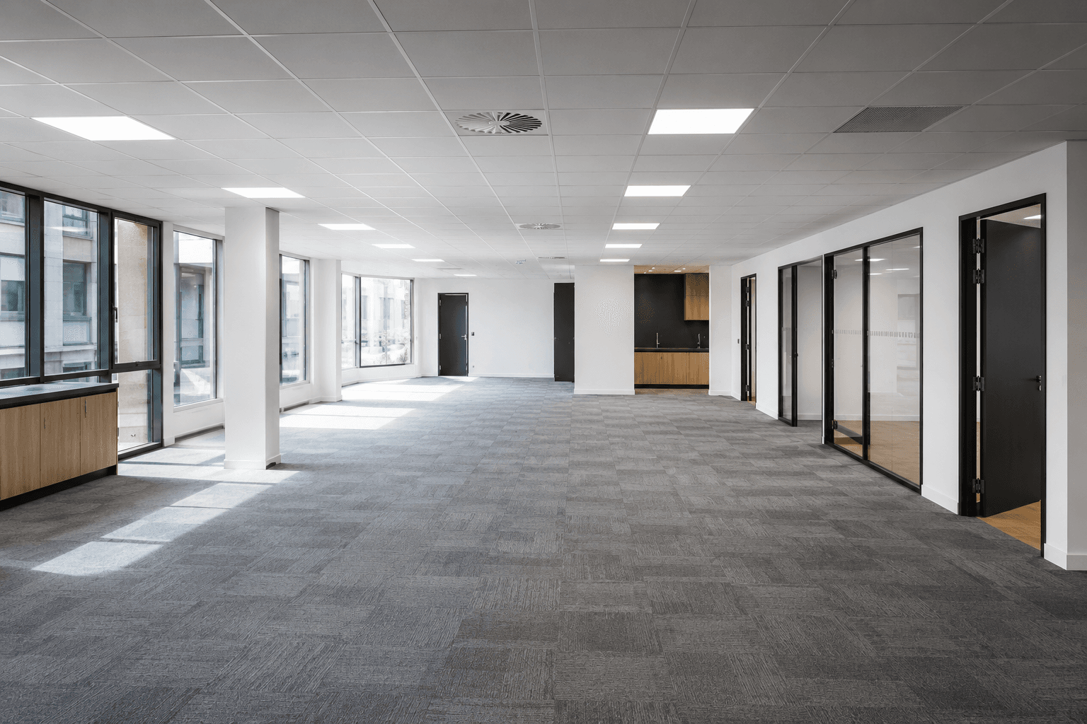 Plateau de bureaux aménagé.
